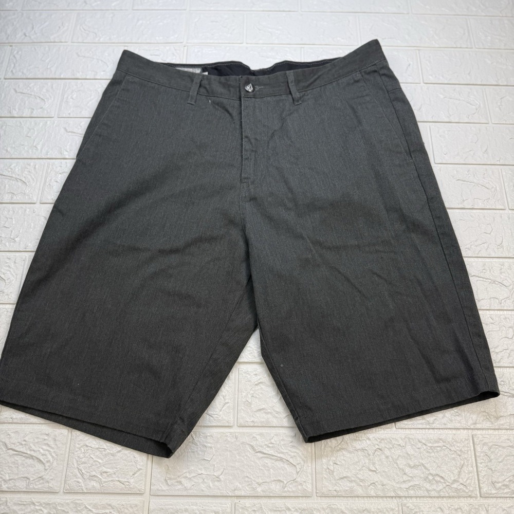 Volcom Gray Shorts Mens 34 Chino Regular Fit Flat Front Skater Walk Outdoor Surf